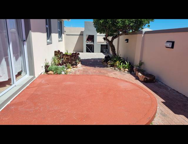3 BEDROOM FREESTANDING RENTED IN MUIZENBERG